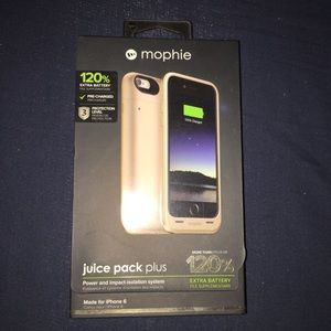 Gold iPhone 6/6S Mophie Juice Pack Plus
